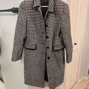Apostrophe Black and White Houndstooth Trench Coat